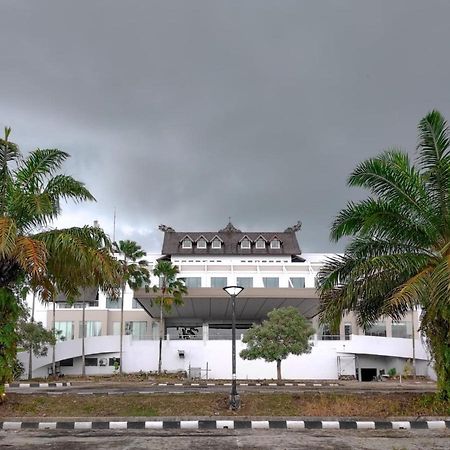 Отель Horison Ultima Bandara Balikpapan Sepinggang Kecil Экстерьер фото