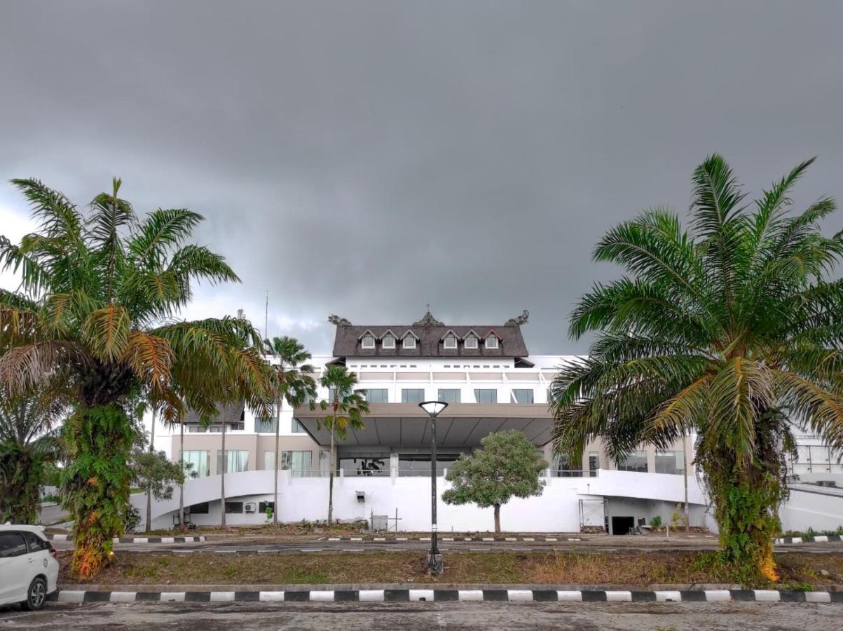 Отель Horison Ultima Bandara Balikpapan Sepinggang Kecil Экстерьер фото